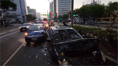 台中台灣大道4車連環撞　肇事駕駛　載運蔬菜途中疑閃神釀禍