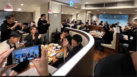 台灣隊奪冠！　大魯閣漲停祭優惠、科技公司放一天「慶祝假」