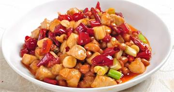 四川人吃宮保雞丁留負評！全網為「2配料」吵到上熱搜　專業廚師說話了