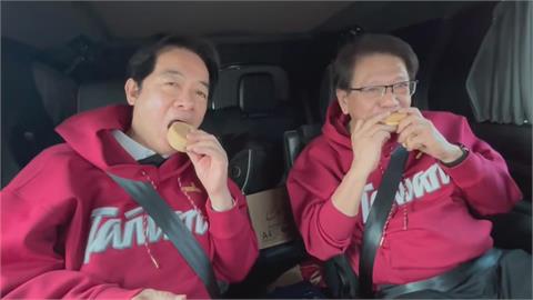 獨／年初二趁空檔拍影片吃紅豆餅　總統也說讚！萬丹紅豆餅店人氣旺