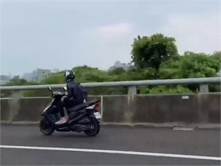 導航設錯！無照越籍男騎士誤闖國道　下場慘了