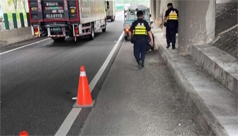 ８旬翁騎車誤上國道　遇好心駕駛攔車、通報警察