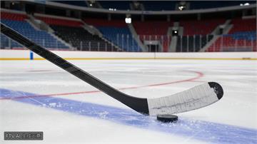 NHL暴力揮桿代價大！波士頓棕熊 McAvoy 恐遭禁賽開季