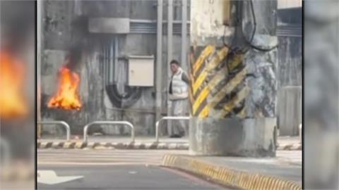 疑街友放火燒雜物！　基隆火車站高砂橋下竄黑煙