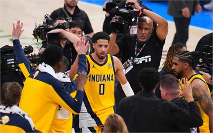 NBA/總冠軍戰韋德「見證哈利準絕殺」嗨翻!背景曝網驚:這我阿公家吧?