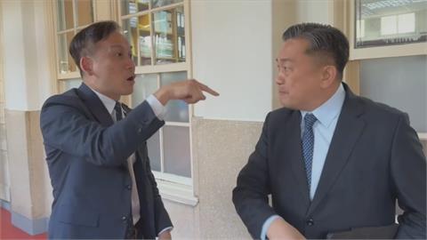 立院走廊狹路相逢爆口角！　葉元之、王定宇貼臉互嗆