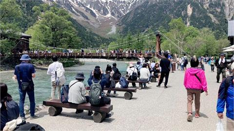 快新聞/600萬台人受害?日本擬漲「出國稅」 最高恐加徵三倍費用