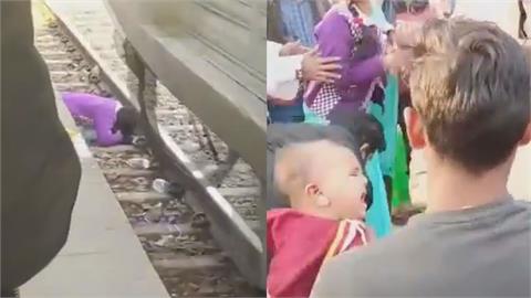 帶2兒搭火車被擠落鐵軌　「印度母肉身護子」驚險逃過一劫