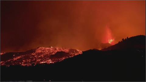 西班牙拉帕爾馬島火山持續噴發　專家：岩漿流出恐長達幾周或幾月