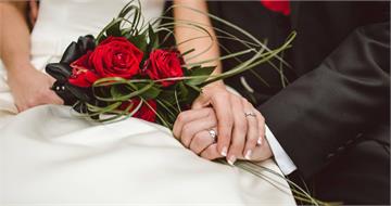 月薪4萬遭要小聘26萬！他崩潰「半年薪水沒了」　網掀兩派論戰