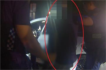 逆向車停路中央　21歲刺青男涉吸毒神智不清