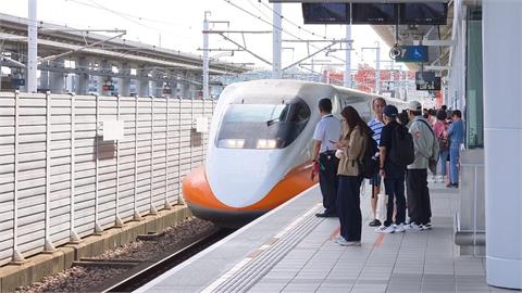 日本夫妻搭高鐵「隔壁台灣妹子」0交談！下車前突遞禮物「離站1場景」超感動
