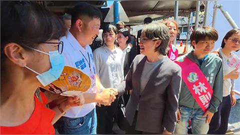 快新聞／蕭美琴返花蓮！挺昔日2助理投入議員選舉　與張峻互動曝光