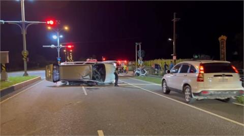 快新聞／花蓮路口驚見「一抹黑影」！轎車急閃翻覆　車上7人全送醫