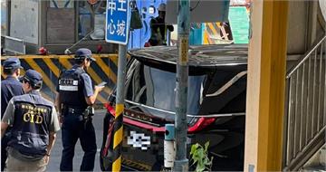 天道盟主涉洗錢、組織犯罪被移送　「鐵霸嫂」乘500萬豪車地檢外等遭驅離