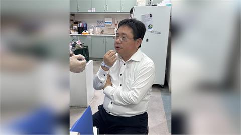 快新聞／矢板明夫驚傳出事！黑衣男尾隨突出手攻擊臉部　傷勢畫面曝光