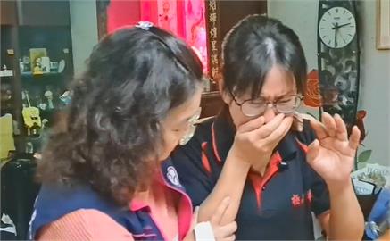 國中女兒罹罕病「一走就跌」　母淚喊話謝國樑：打疫苗人生毀了