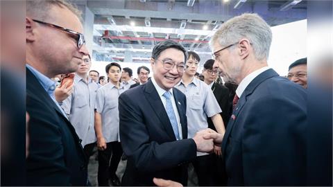 幕後／捷克議長韋德齊親贈「這1物」！卓揆親別「台灣隊」胸章回禮　象徵意涵曝光
