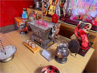 疑嫌宮廟太吵　41歲婦涉嫌神桌灑粗鹽洩憤