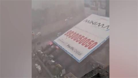 印度孟買巨型廣告看板倒塌　至少壓死14人、60傷