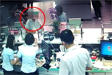 惡劣！詐走老翁上百萬 竟還要求解定存？