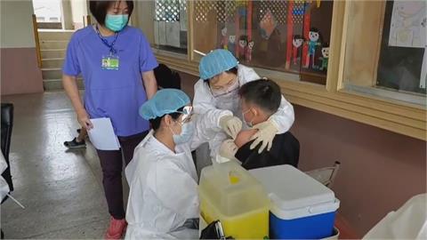 首批2000劑兒童輝瑞BNT檢驗實驗疫苗抵台　下午還有莫德納到貨