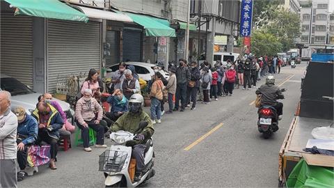 知名花生糖店休19天後開賣! 掀年前搶購潮.祭限購令
