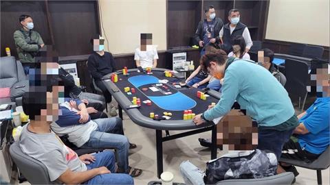 前金區破獲德州撲克賭場　4名賭客和工作人員未戴口罩