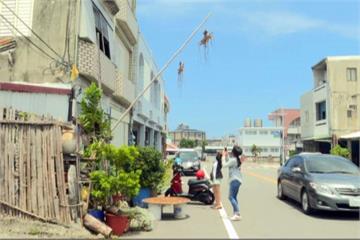 章魚乾風箏？ 竟是當地居民在曬章魚