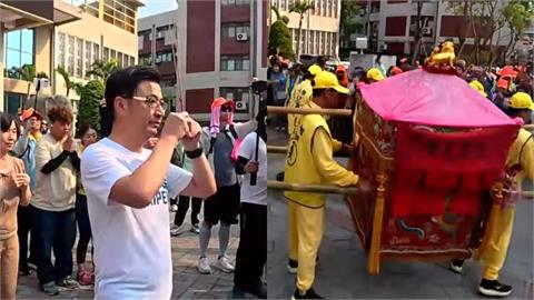 謝典霖設香案接駕！白沙屯媽祖「搖頭倒退嚕」　轉衝隔壁「這處」尷尬畫面曝光