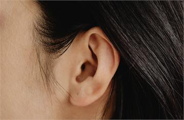 手腳冰冷好難受? 中醫教「揉耳朵」2分鐘暖全身