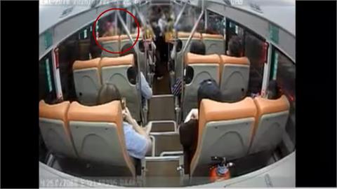 酒醉老翁不滿公車被踢　大鬧叫囂「跟我打架」