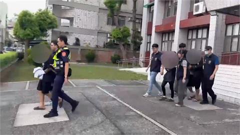 黑衣蒙面男闖智取店偷竊！　手法俐落速搶逾40萬