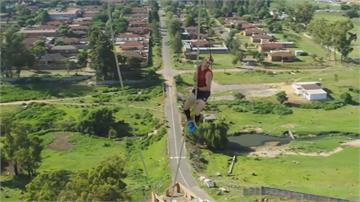 南非好手范唐德挑戰50公尺攀繩速度創紀錄