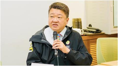 台南救災阿北「整身溼、挖泥」是何博文！藍營超反差「揪餐敘」笑嗨嗨