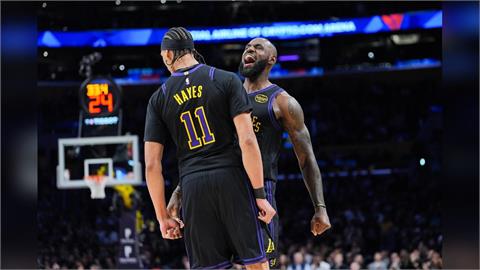 NBA(影)／大哥終於回歸湖人全員到齊奪勝！賽後詹皇這麼說