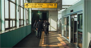 首爾地鐵車廂突「狂冒濃煙」　急封鎖月台疏散乘客、列車不靠站