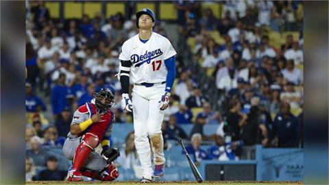 MLB/開幕戰大谷主場挨觸身球投手被噓爆!羅伯斯說有冰敷透露賽後狀況