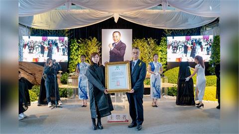 快新聞/政壇人士齊聚張瑞山告別式弔唁 靈柩覆蓋民進黨旗「一生奉獻民主」