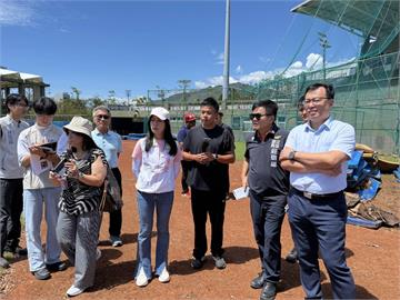 楊柳重創台東體中棒球場　陳瑩.莊瑞雄偕體育署長會勘