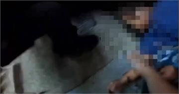 六旬婦「滿手血」持刀拒就醫　警成蜘蛛人攀爬2樓背後突襲奪刀