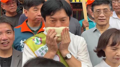 家人、昔日同窗陪同登記參選　妻子感性致詞、林國漳落下男兒淚