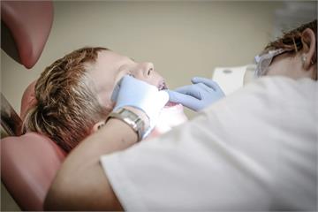 台灣5歲童「齲齒率」近半   家長注意！1歲前就該首次牙科檢查