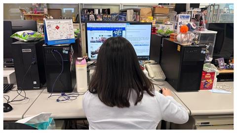 大5歲被00後新人叫「1稱呼」她氣炸：誰會開心！全網拳頭硬了：還沒斷奶？