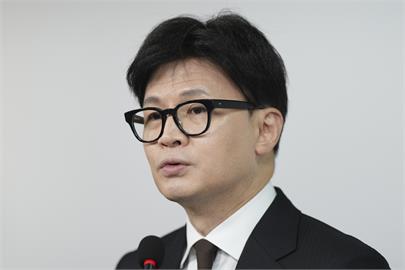 快新聞／南韓執政黨魁韓東勳請辭！　鞠躬道歉：我不後悔贊成彈劾尹錫悅