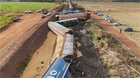 聖保羅貨運列車和卡車相撞　車廂嚴重脫軌幸無人傷