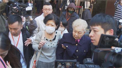 快新聞／柯文哲今首開庭延遲！柯媽、陳佩琪先上車休息　張啓楷曝兩大重點