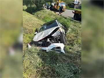 快新聞／國1車禍！駕駛不明原因衝入邊坡　車頭毀損畫面曝光