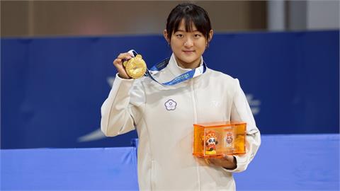 世運會(影)／第2金入袋！台灣「滑輪天才少女」劉巧兮力壓中國勇奪速度過樁金牌