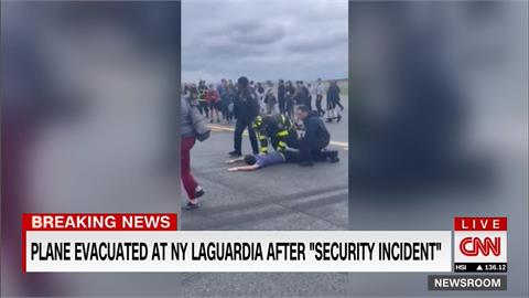 美國客機紐約迫降　乘客舉止怪異疑攜爆裂物